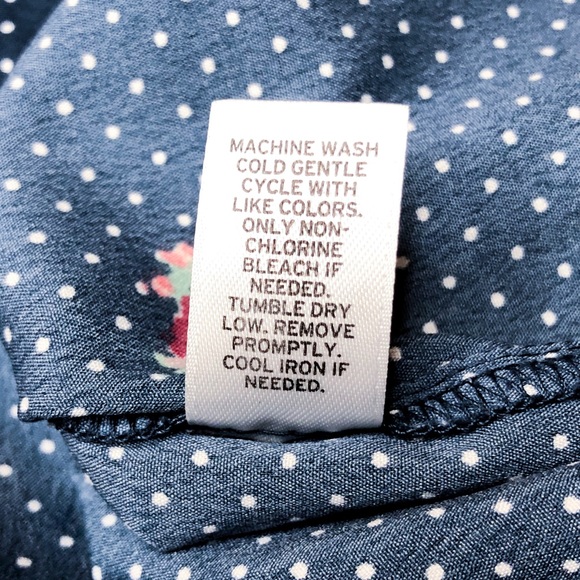 LIKE NEW✨ Frenchi Floral Top with Lace Detailing - Picture 5 of 7